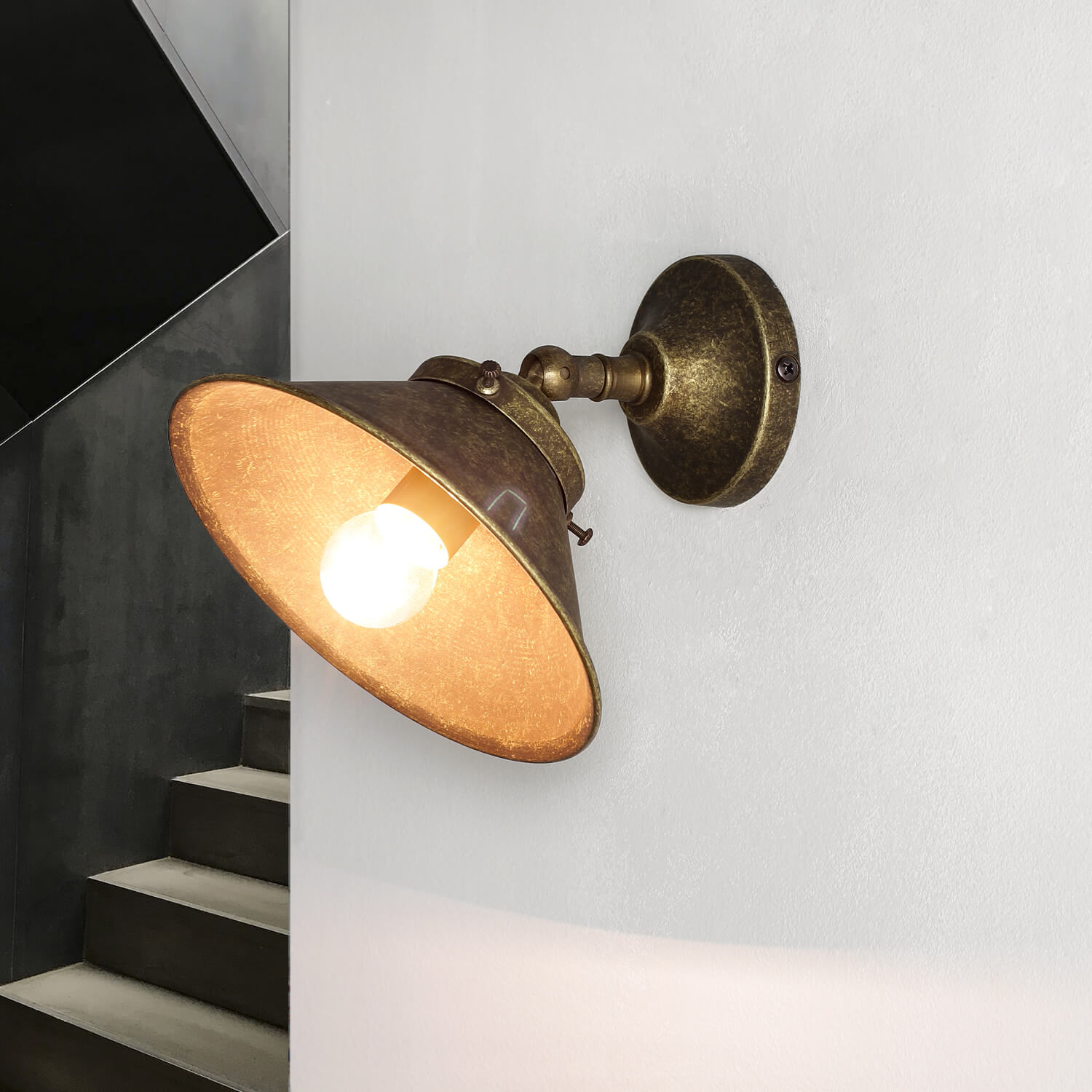 Messing Wandlampe in Bronze antik verstellbar Messing Wandlampe in Bronze antik verstellbar