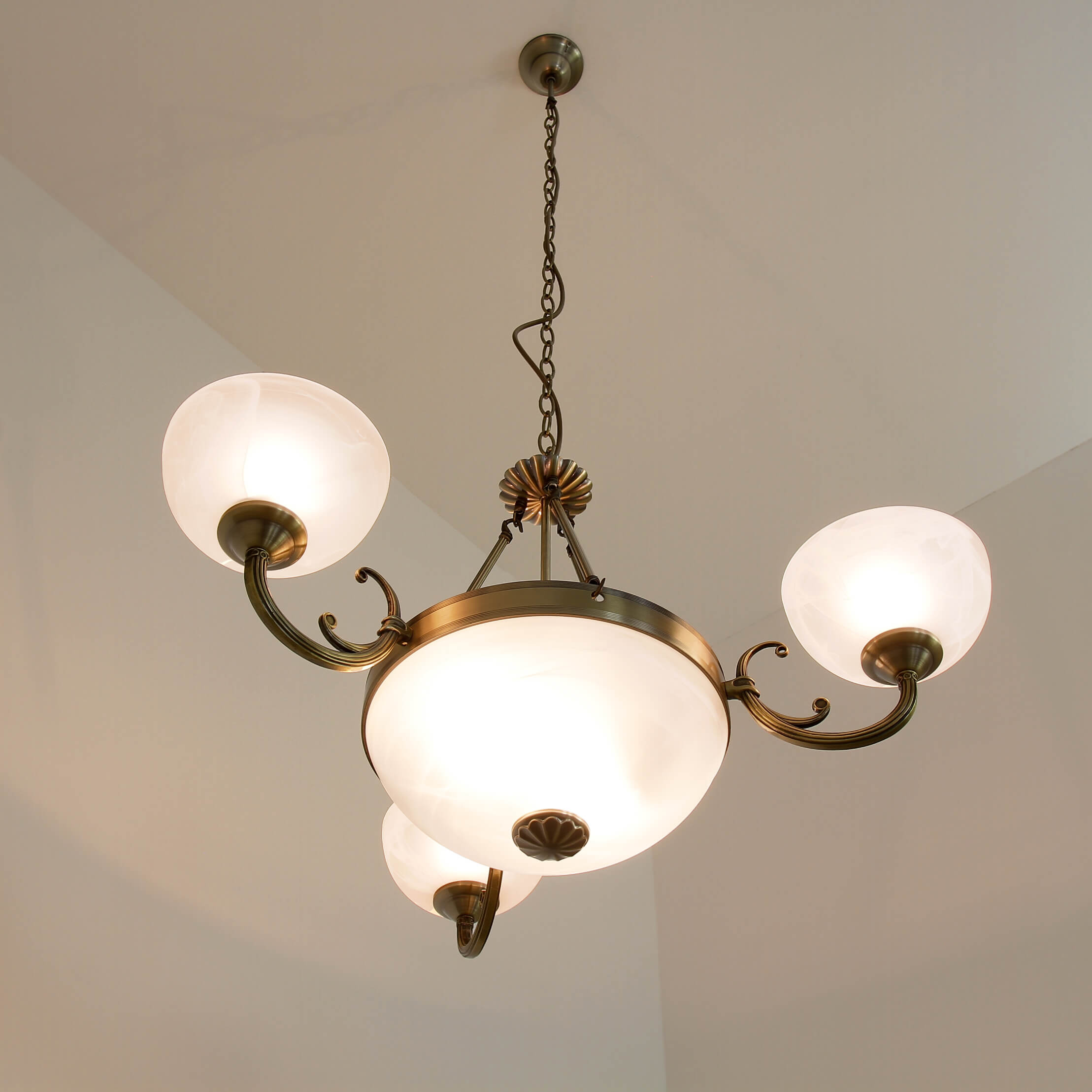 Höhenverstellbare Jugendstil Pendelleuchte E27 mit Glasschirm Bronze farben Höhenverstellbare Jugendstil Pendelleuchte E27 mit Glasschirm Bronze farben