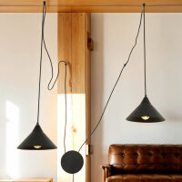 Schwarze H&auml;ngeleuchte mit Stecker flexible Montage