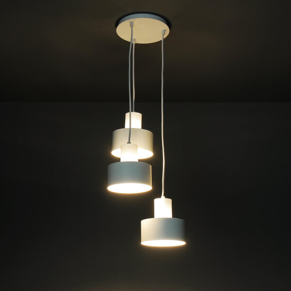 Weiße Pendelleuchte Retro Schirmform