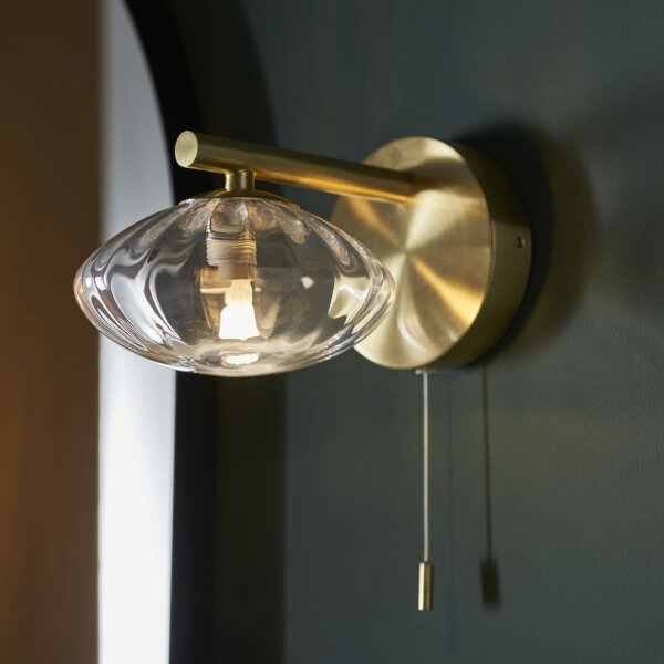 Wandleuchte mit Schalter IP44 Metall Glas in Messing G9