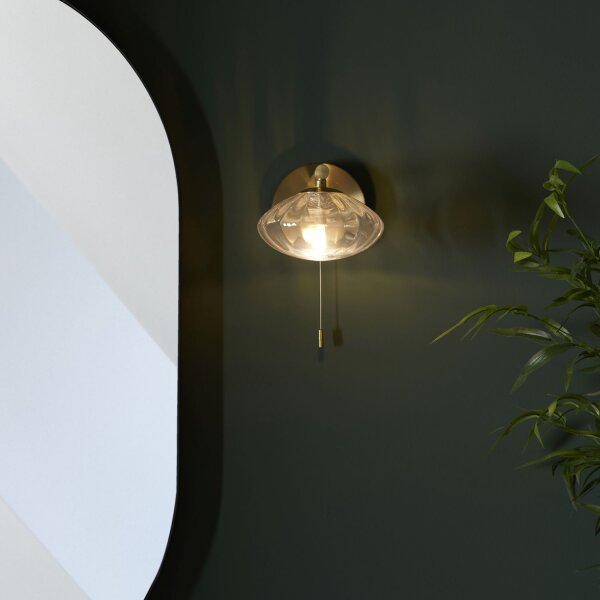 Wandleuchte mit Schalter IP44 Metall Glas in Messing G9