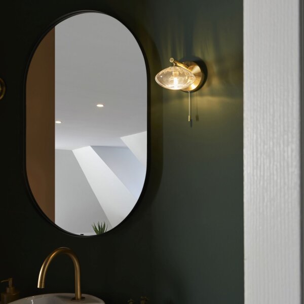 Wandleuchte mit Schalter IP44 Metall Glas in Messing G9
