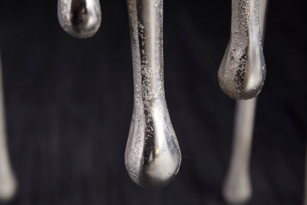 Beistelltisch Aluminium in Silber 37 x 37 cm