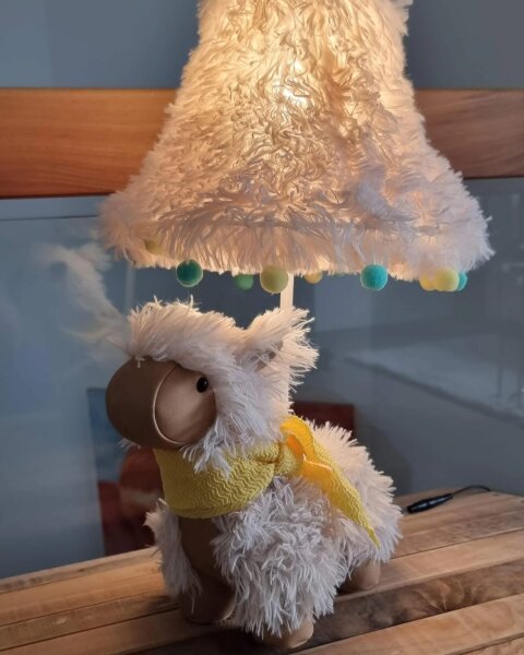 Kinderzimmerleuchte LED 48 cm hoch Alpaka vegan niedlich