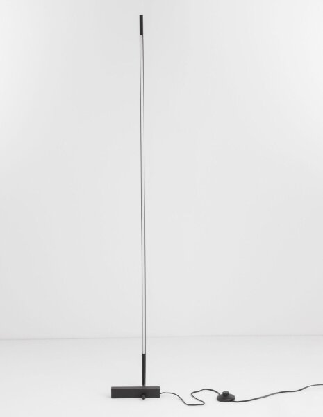 LED Stehlampe 140 cm Schwarz schwenkbar Minimalistisch PEALE